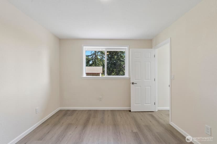 Property photo for 16828 Ambaum Boulevard S, Burien photo 33