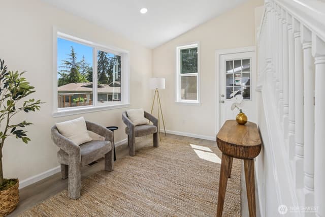 Property photo for 16828 Ambaum Boulevard S, Burien photo 5