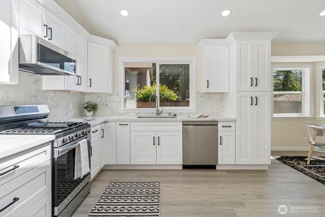 Property photo for 16828 Ambaum Boulevard S, Burien photo 2