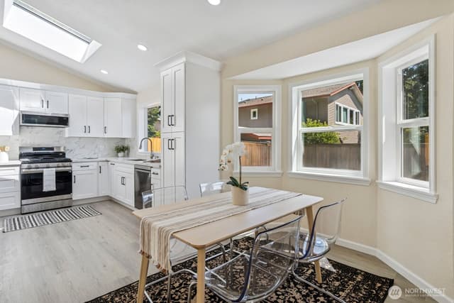 Property photo for 16828 Ambaum Boulevard S, Burien photo 3