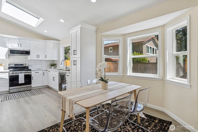 Property photo for 16828 Ambaum Boulevard S, Burien photo 3