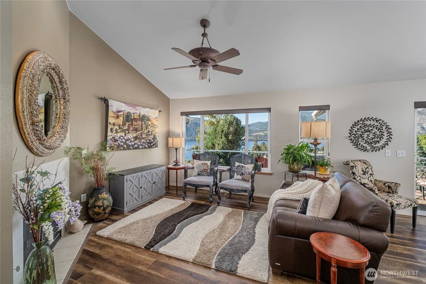Property photo for 258 Lakeshore Drive, Manson photo 5