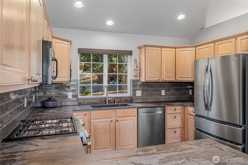 Property photo for 258 Lakeshore Drive, Manson photo 14