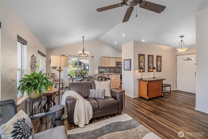 Property photo for 258 Lakeshore Drive, Manson photo 6