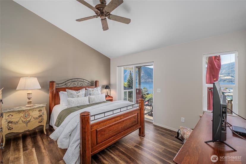 Property photo for 258 Lakeshore Drive, Manson photo 15