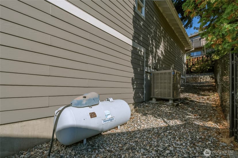 Property photo for 258 Lakeshore Drive, Manson photo 36