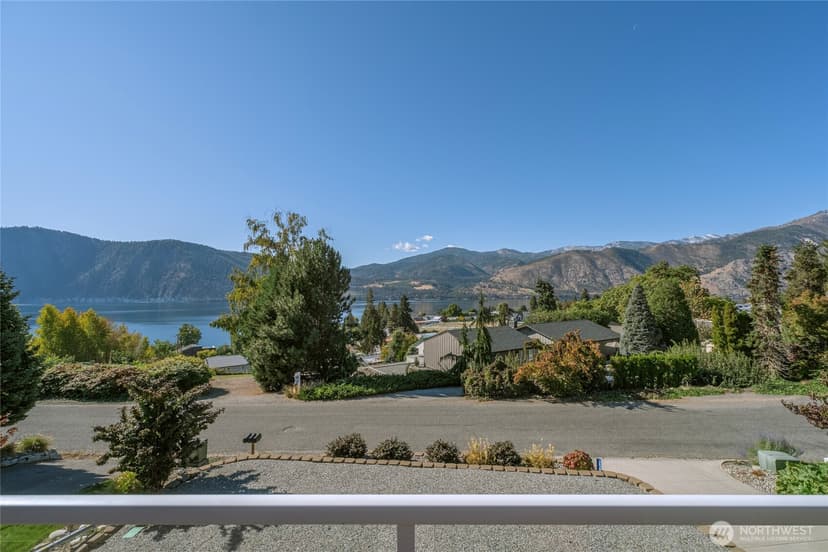 Property photo for 258 Lakeshore Drive, Manson photo 2