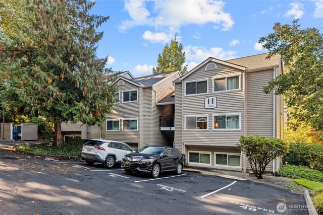 Property photo for 12044 100th Avenue NE #H102, Kirkland photo 2