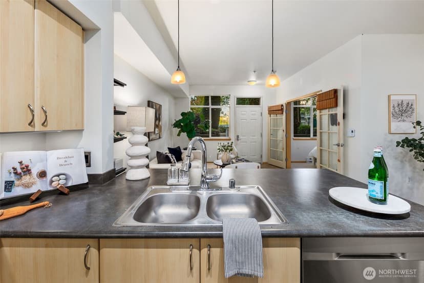 Property photo for 812 5th Avenue N #105, Seattle photo 14