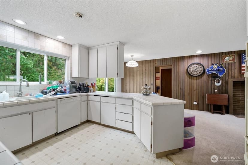 Property photo for 12316 Rebecca Drive SW, Lakewood photo 11