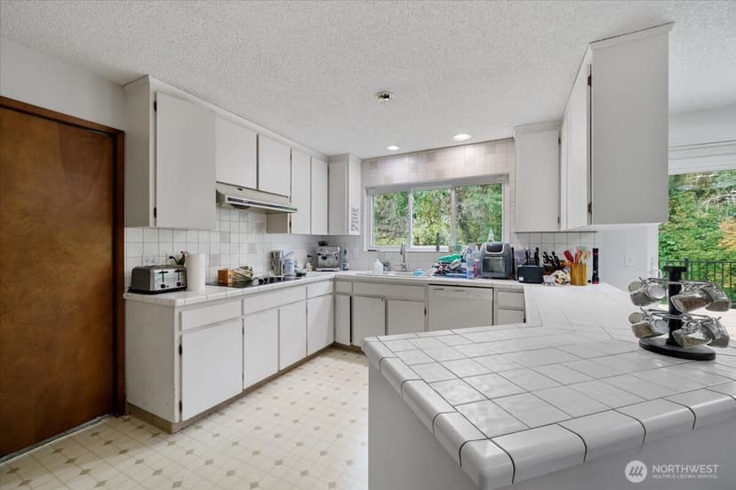 Property photo for 12316 Rebecca Drive SW, Lakewood photo 10