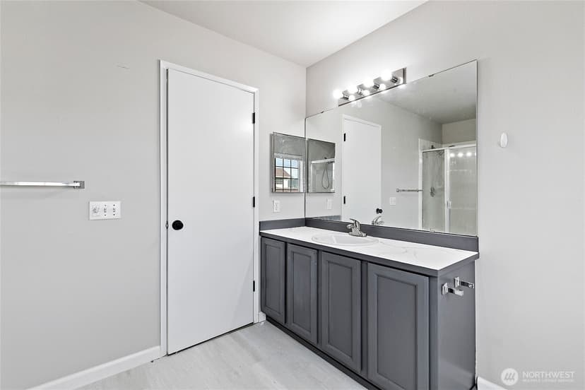 Property photo for 5204 79th Street W, Lakewood photo 34