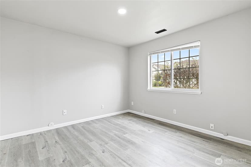 Property photo for 5204 79th Street W, Lakewood photo 8