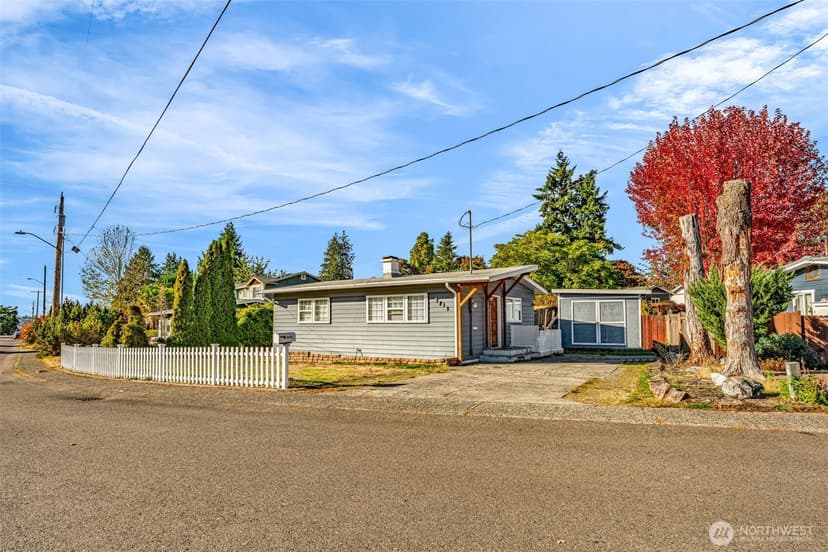 Property photo for 2716 NE 5th Place, Renton photo 2