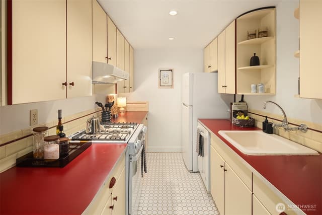 Property photo for 1112 Broadway E #102, Seattle photo 5
