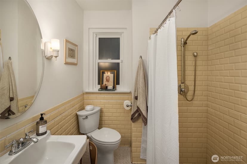 Property photo for 1112 Broadway E #102, Seattle photo 9