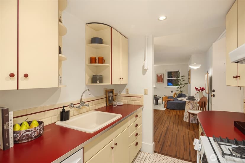 Property photo for 1112 Broadway E #102, Seattle photo 6