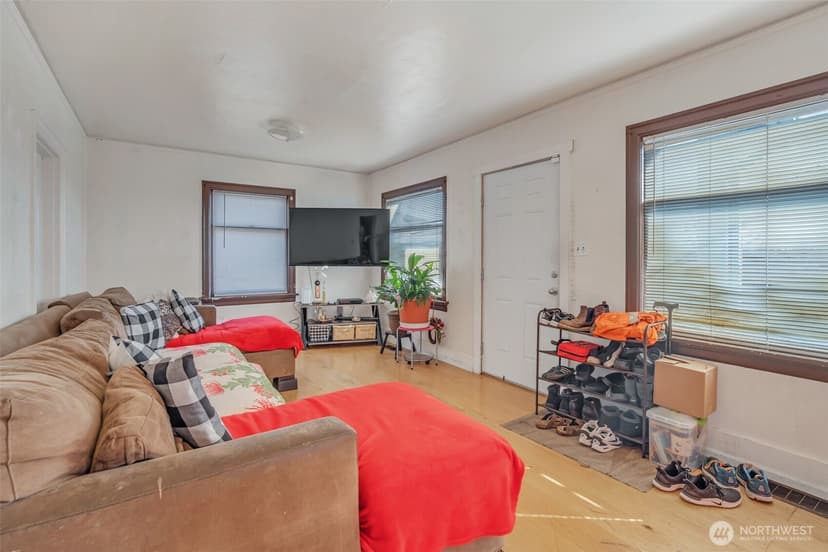 Property photo for 3321 25th Avenue S, Seattle photo 3