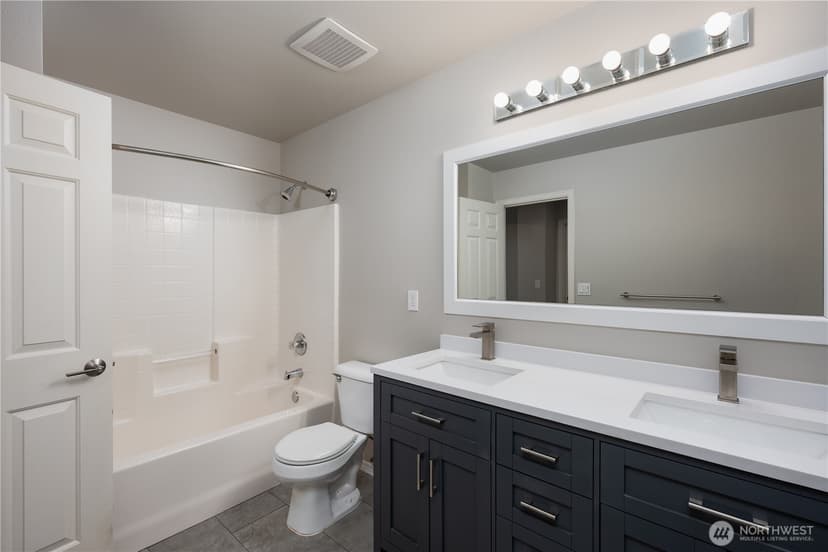 Property photo for 9702 S 230th Place, Kent photo 25
