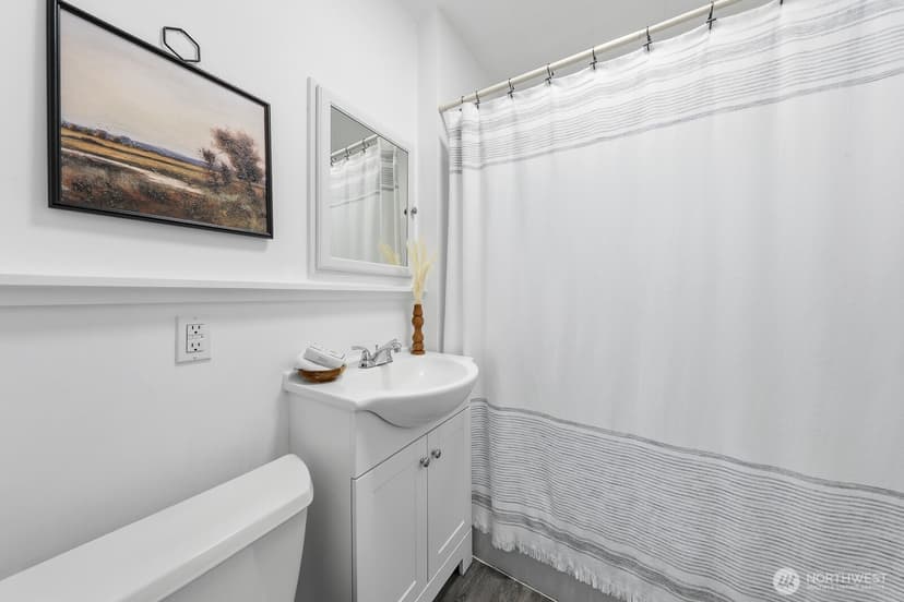 Property photo for 833 NW 52nd Street, Seattle photo 17