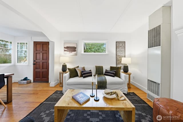 Property photo for 833 NW 52nd Street, Seattle photo 5
