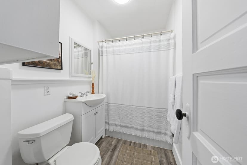 Property photo for 833 NW 52nd Street, Seattle photo 16
