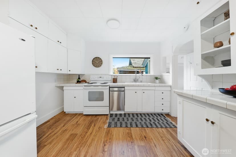 Property photo for 833 NW 52nd Street, Seattle photo 10