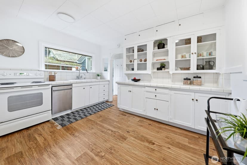 Property photo for 833 NW 52nd Street, Seattle photo 9