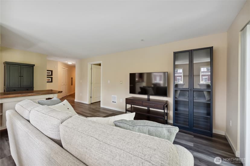 Property photo for 108 5th Avenue S #506, Seattle photo 4