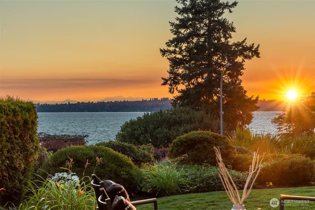 Property photo for 6620 Lake Washington Boulevard NE #101, Kirkland photo 3