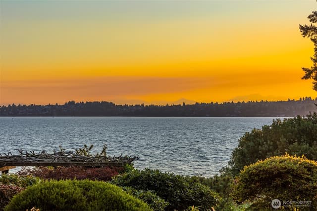 Property photo for 6620 Lake Washington Boulevard NE #101, Kirkland photo 2