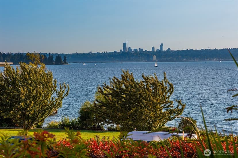 Property photo for 6620 Lake Washington Boulevard NE #101, Kirkland photo 5