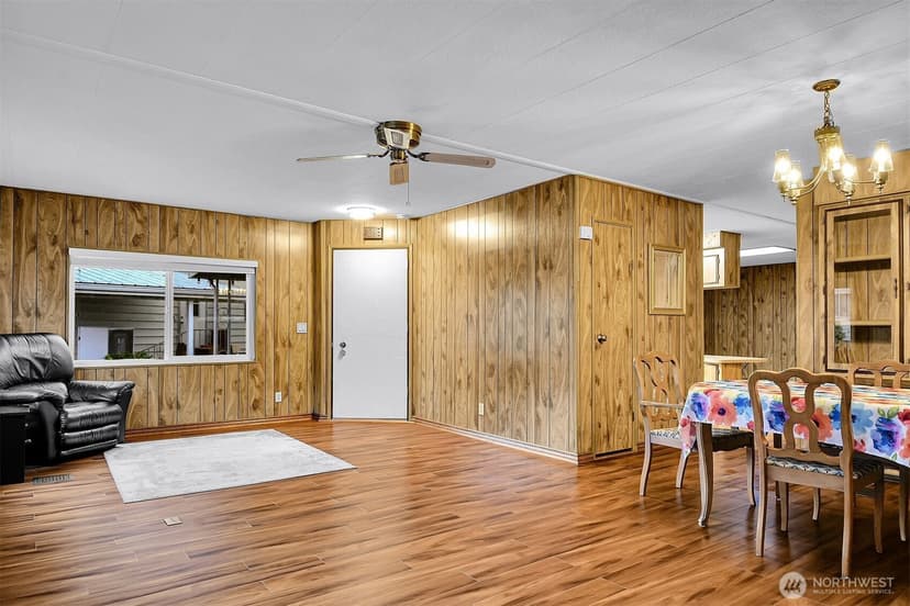 Property photo for 815 124 Street SW #117, Everett photo 2