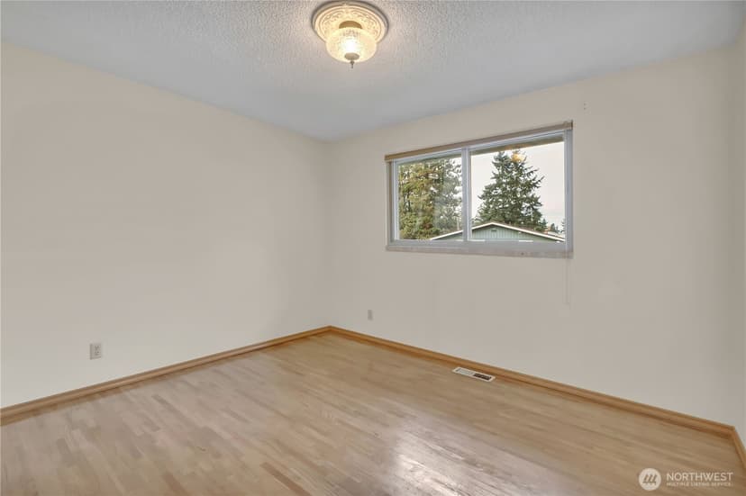 Property photo for 19227 8th Avenue S, Des Moines photo 16