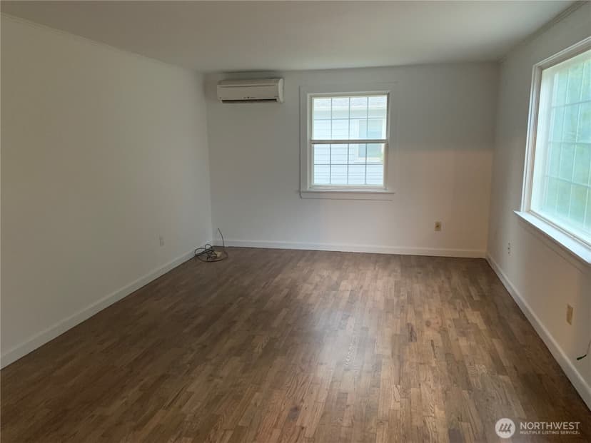 Property photo for 12811 10th Avenue S, Burien photo 5