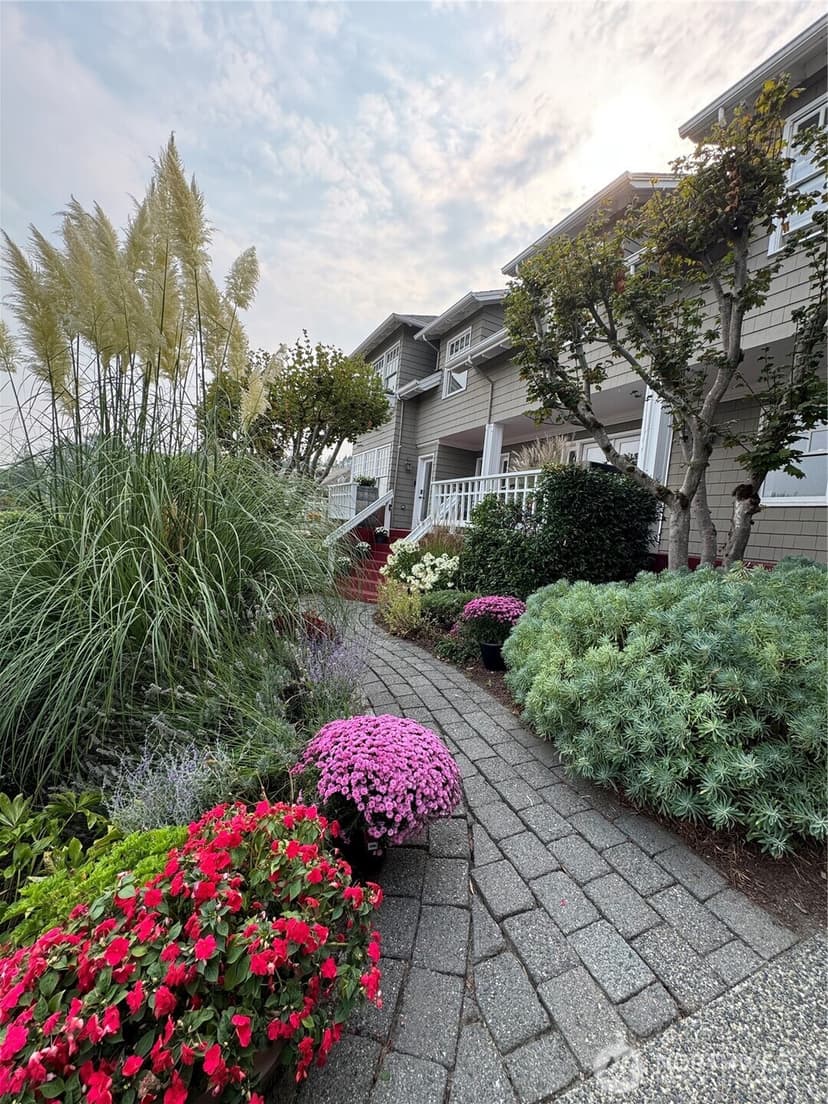 Property photo for 903 Lakeside Avenue S, Seattle photo 4