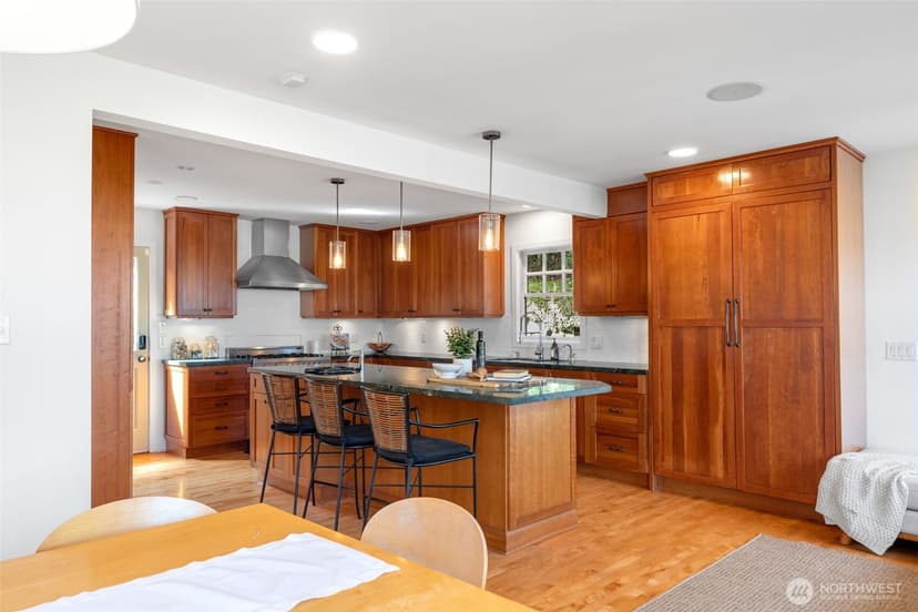 Property photo for 903 Lakeside Avenue S, Seattle photo 11