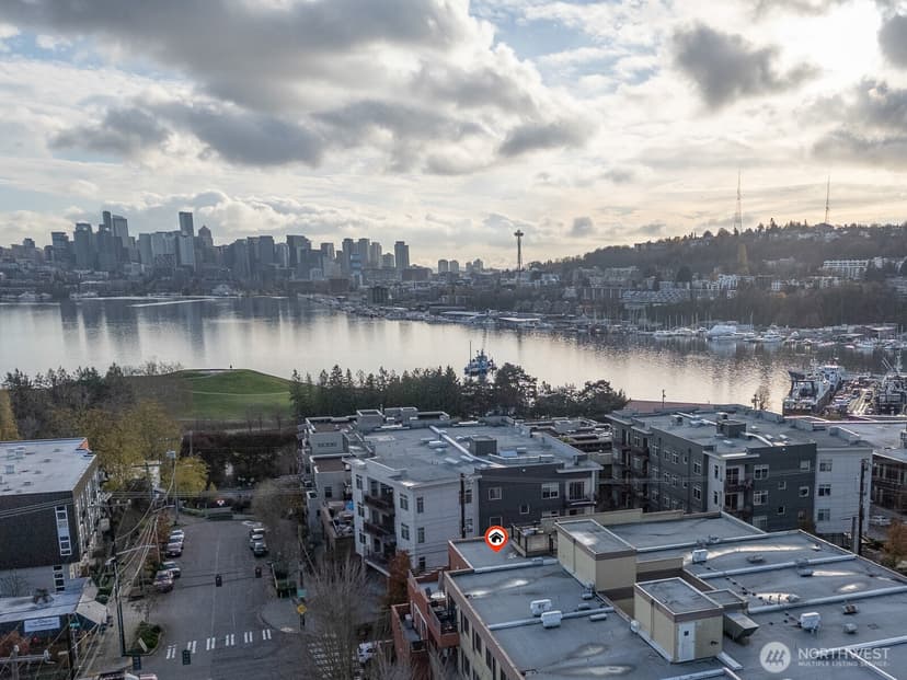 Property photo for 3401 Wallingford Avenue N #408, Seattle photo 12