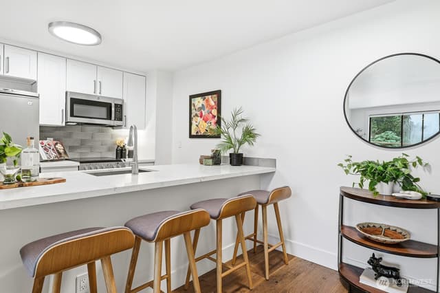 Property photo for 3401 Wallingford Avenue N #408, Seattle photo 4