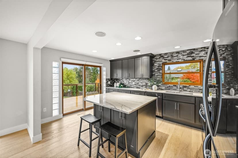 Property photo for 1224 S Sunset Drive, Tacoma photo 11