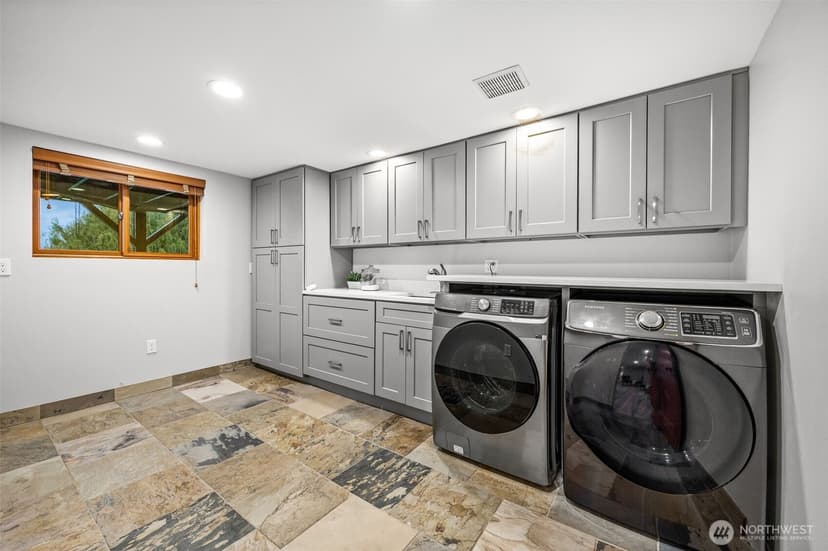 Property photo for 1224 S Sunset Drive, Tacoma photo 36