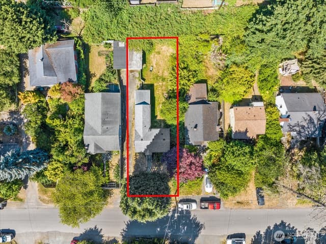 Property photo for 10019 Interlake Avenue N, Seattle photo 5