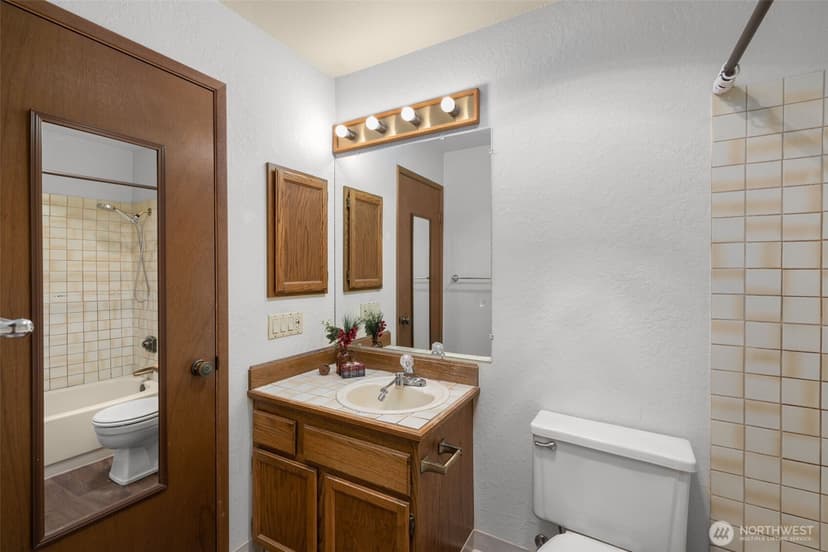 Property photo for 9512 1st Avenue NE #301, Seattle photo 19