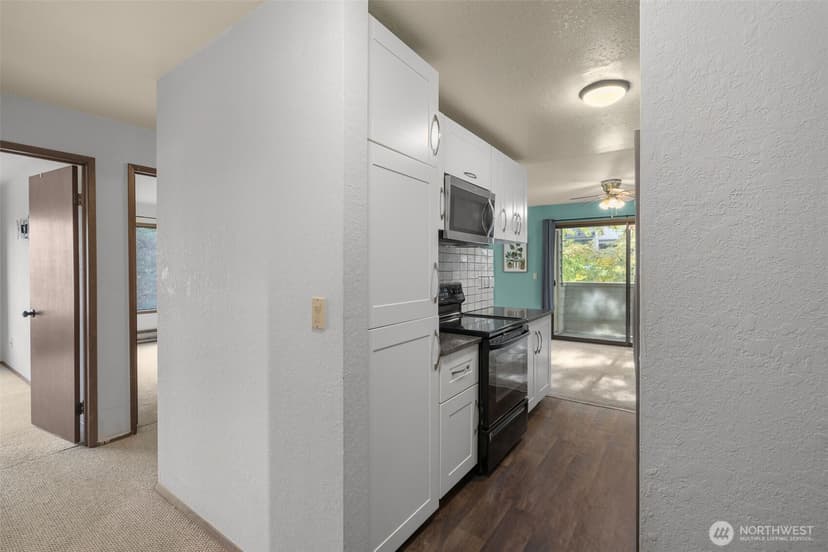 Property photo for 9512 1st Avenue NE #301, Seattle photo 7