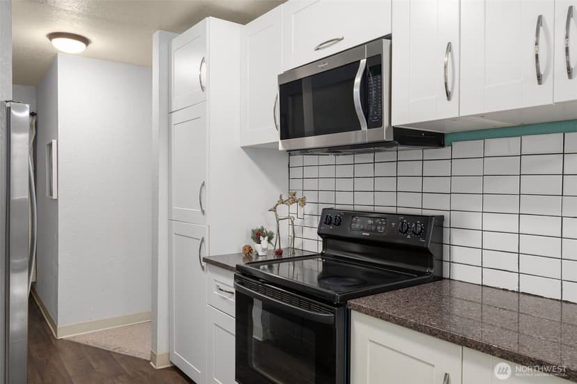 Property photo for 9512 1st Avenue NE #301, Seattle photo 16