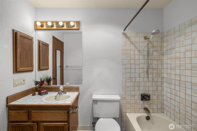 Property photo for 9512 1st Avenue NE #301, Seattle photo 20