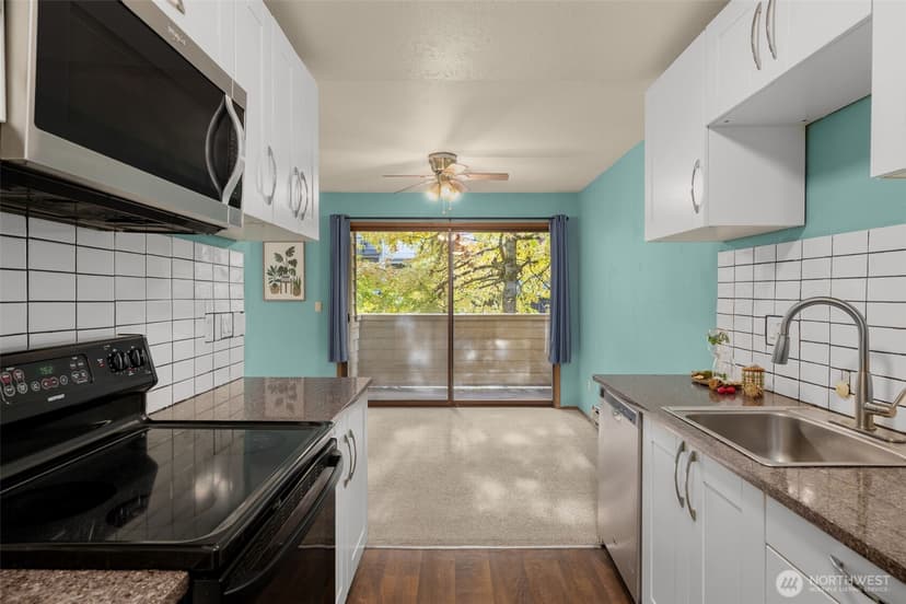 Property photo for 9512 1st Avenue NE #301, Seattle photo 14