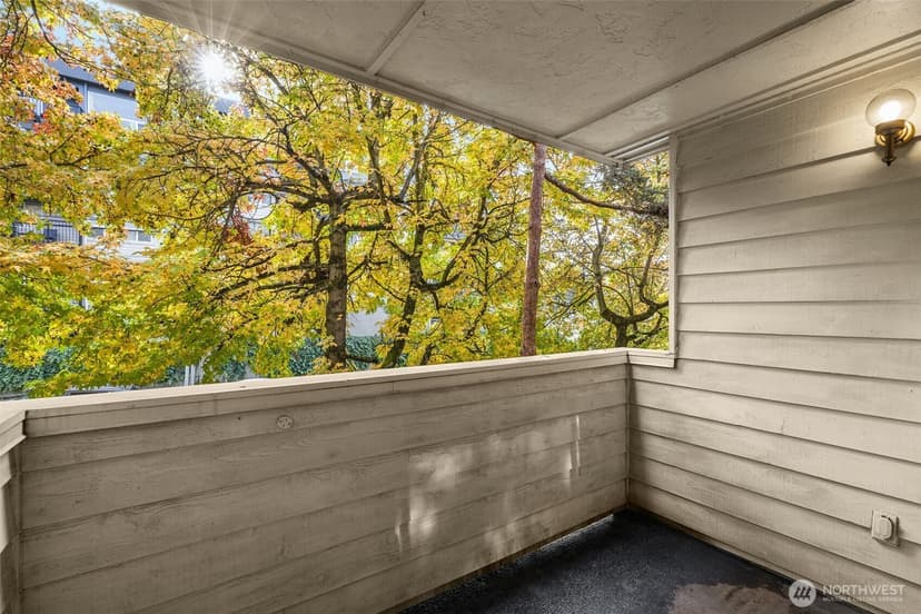 Property photo for 9512 1st Avenue NE #301, Seattle photo 24