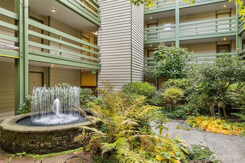 Property photo for 9512 1st Avenue NE #301, Seattle photo 25