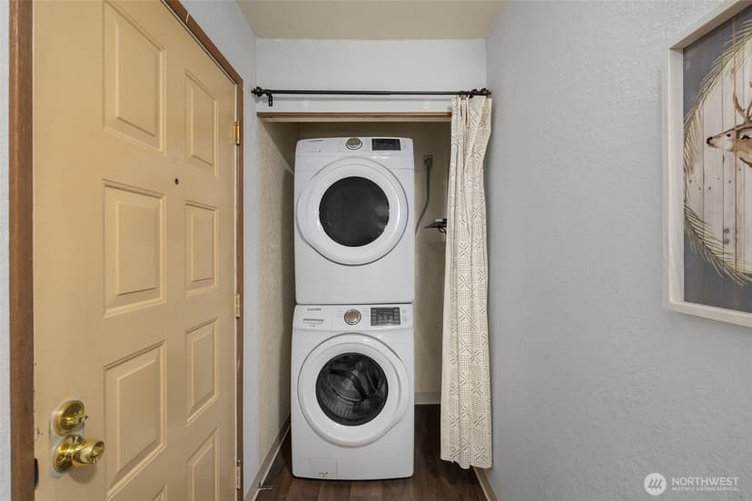 Property photo for 9512 1st Avenue NE #301, Seattle photo 22